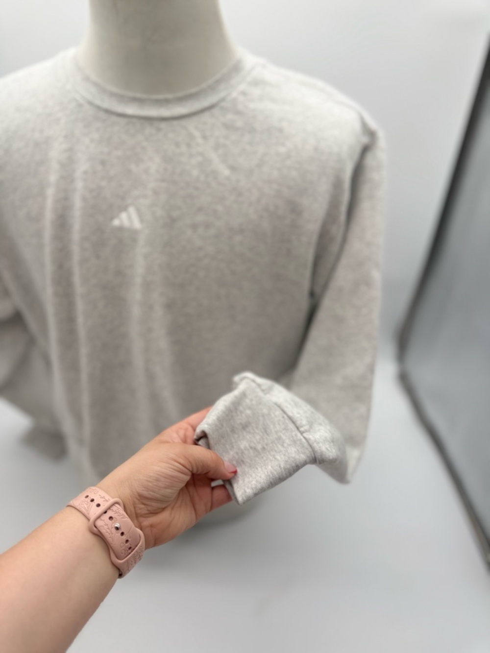 Adidas Women's Loose Slight Cropped Sweatshirt Light Gray Size 2X Plus Size EUC - Picture 9 of 14